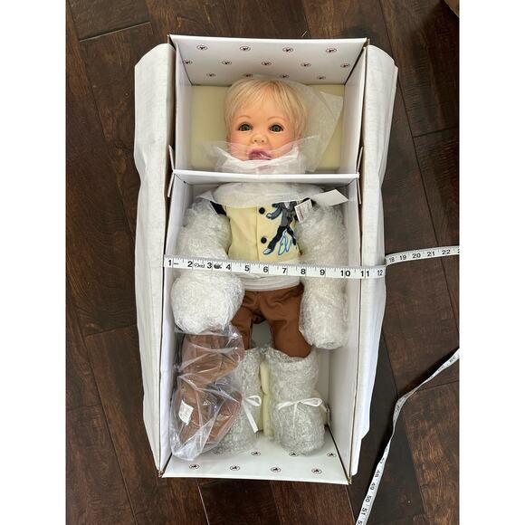 Ashton Drake 'Hound Dog' Elvis 75th Birthday "Baby Let's Rock" Collection Doll - Picture 10 of 12